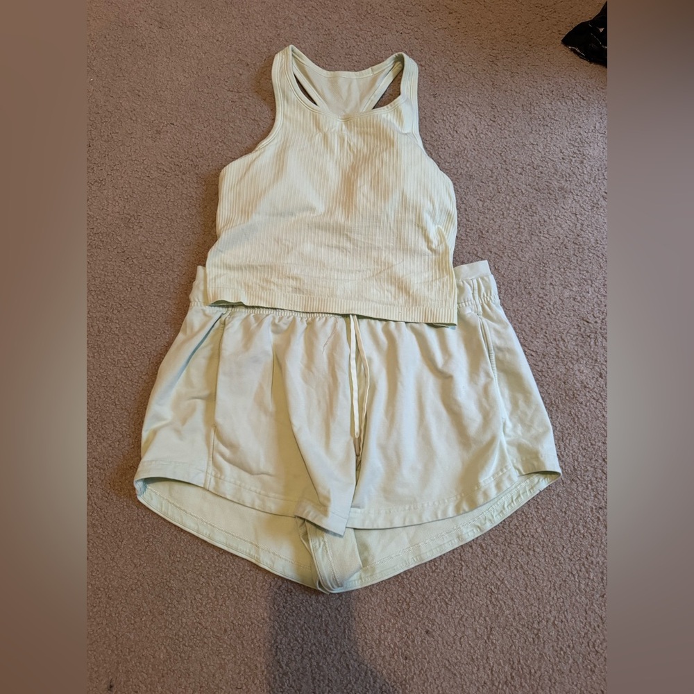 Light green Lululemon set